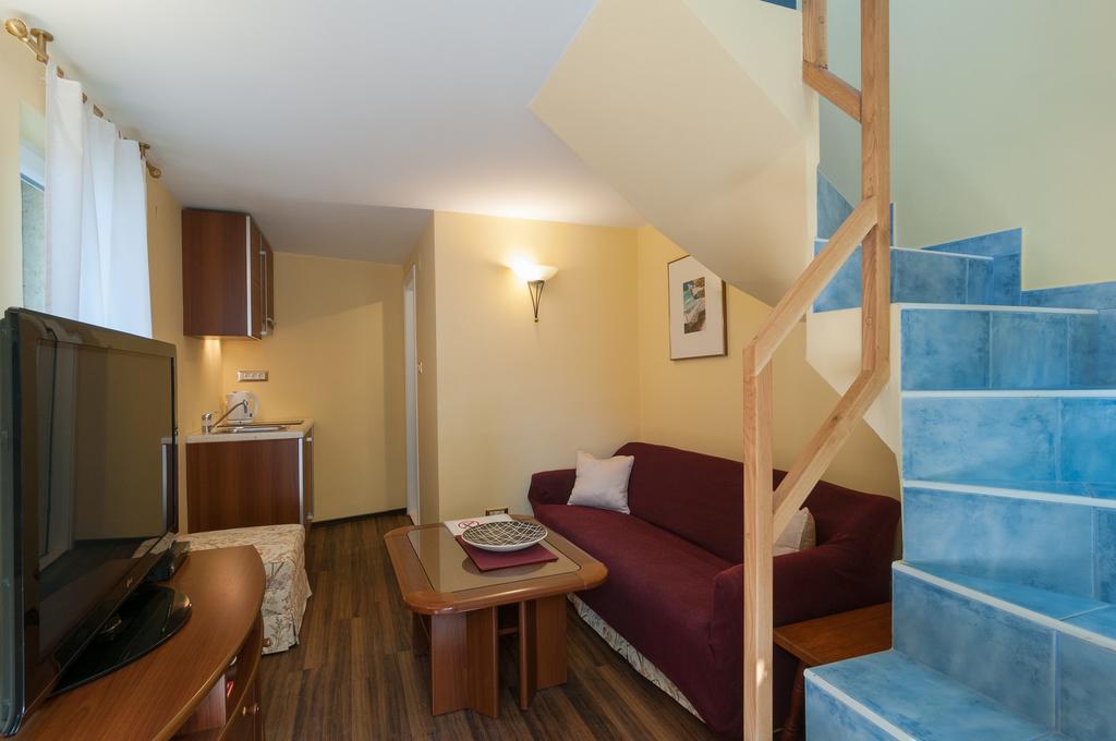 Apartments Larsen 오미스 외부 사진