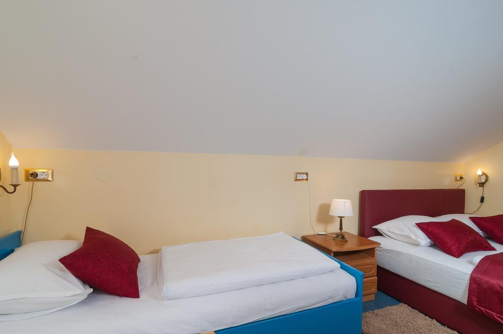 Apartments Larsen 오미스 외부 사진
