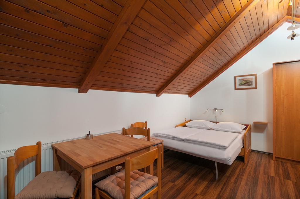 Apartments Larsen 오미스 외부 사진