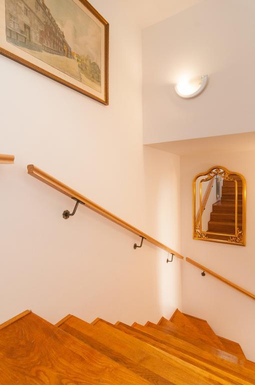 Apartments Larsen 오미스 외부 사진