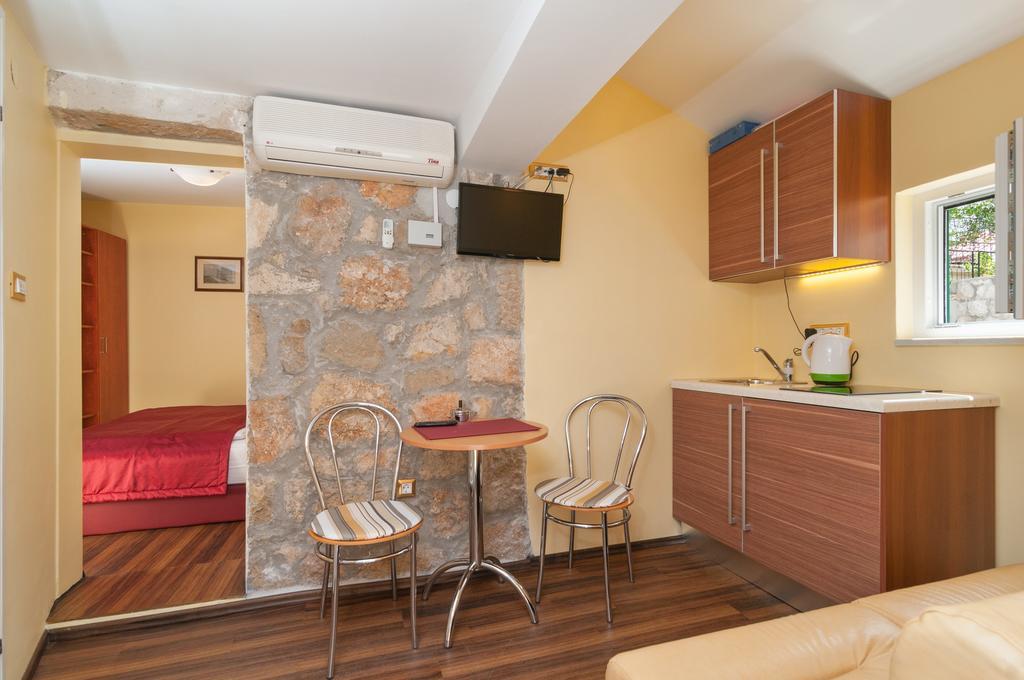 Apartments Larsen 오미스 외부 사진