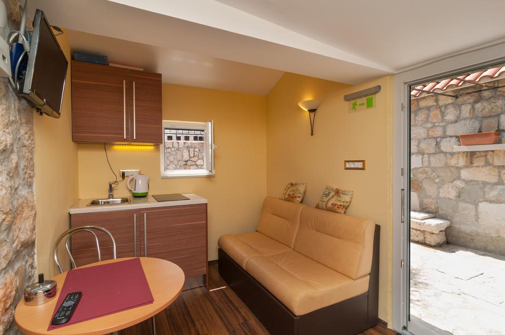 Apartments Larsen 오미스 외부 사진