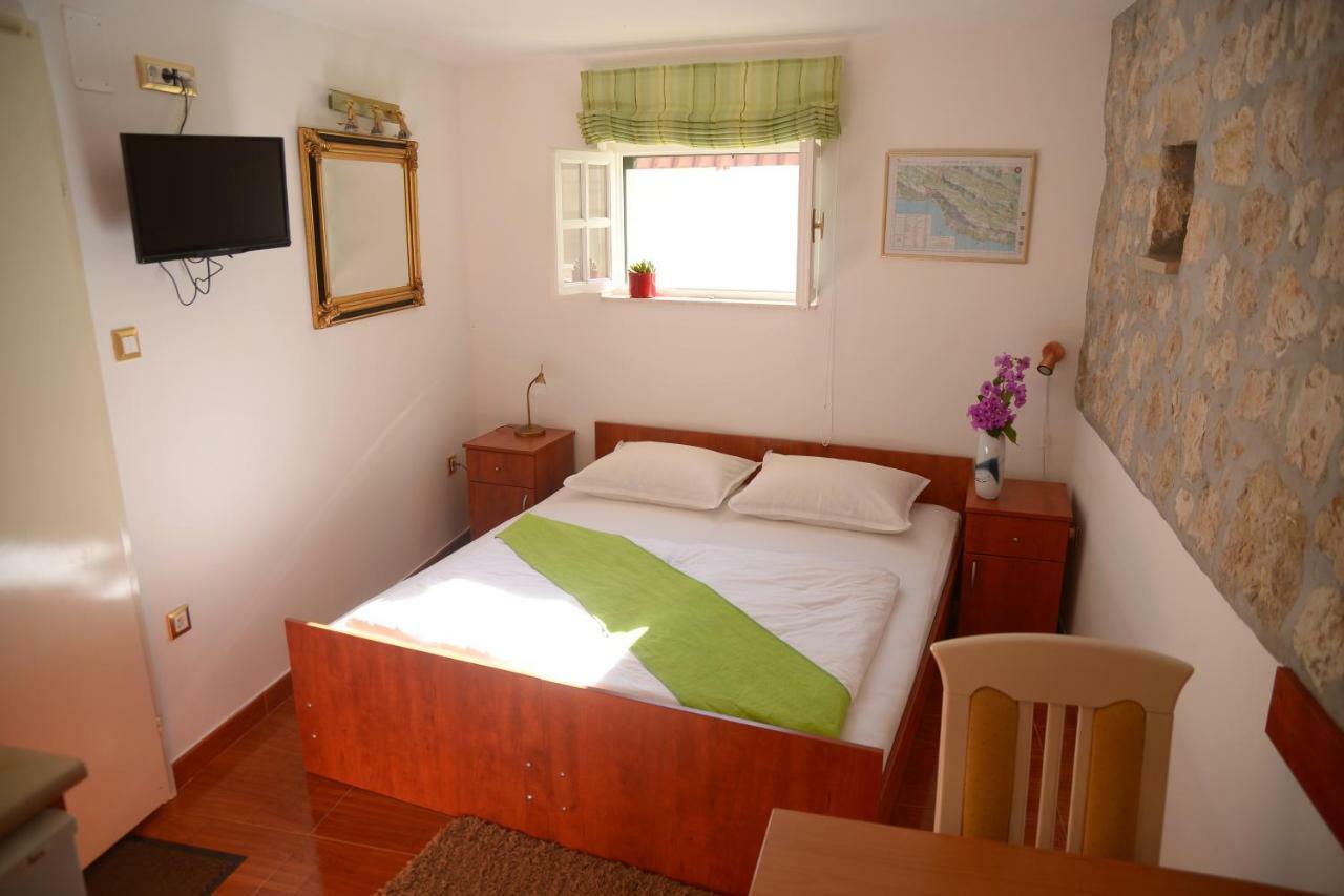Apartments Larsen 오미스 외부 사진